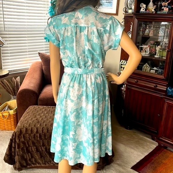 Vintage California Looks Belted Short-Sleeved Aqua White Sun Dress - Picture 7 of 13